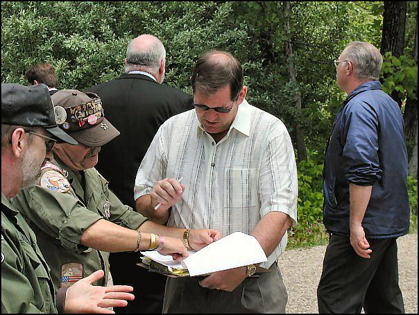 Dave Keeton and Viet Now representitive.